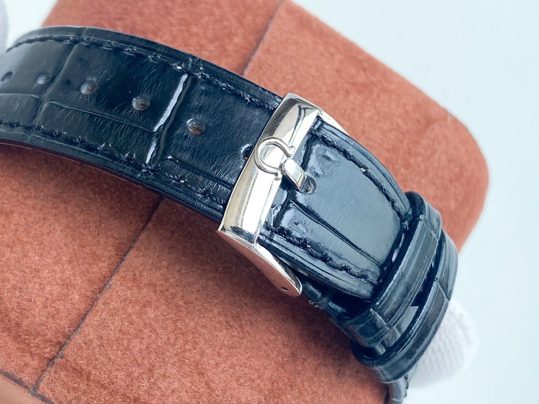 CONSTELLATION 40 LEATHER STRAP
