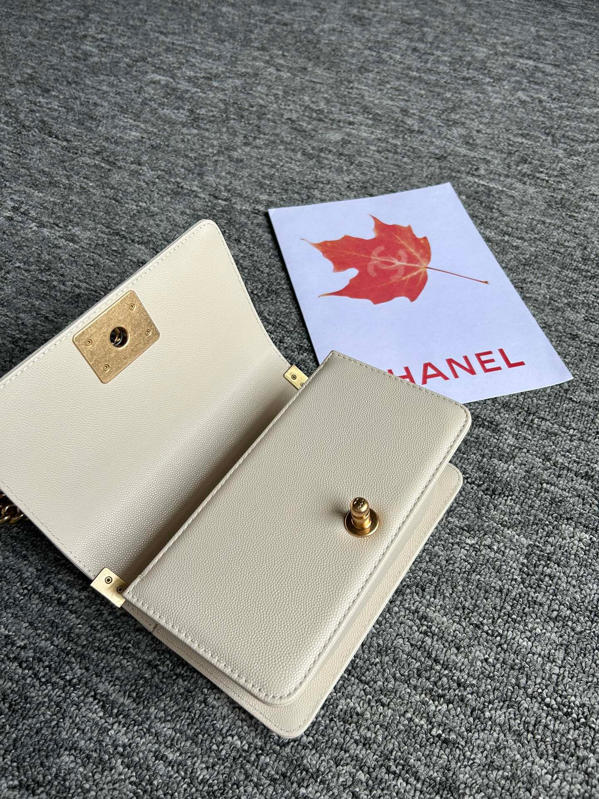 BOY BAG SMALL 20 CREAM CAVIAR GOLD HARDWARE