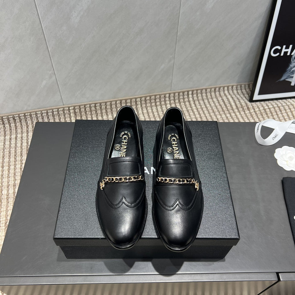 CC 25S Round Toe Chain Loafers in Black Cowhide 442531