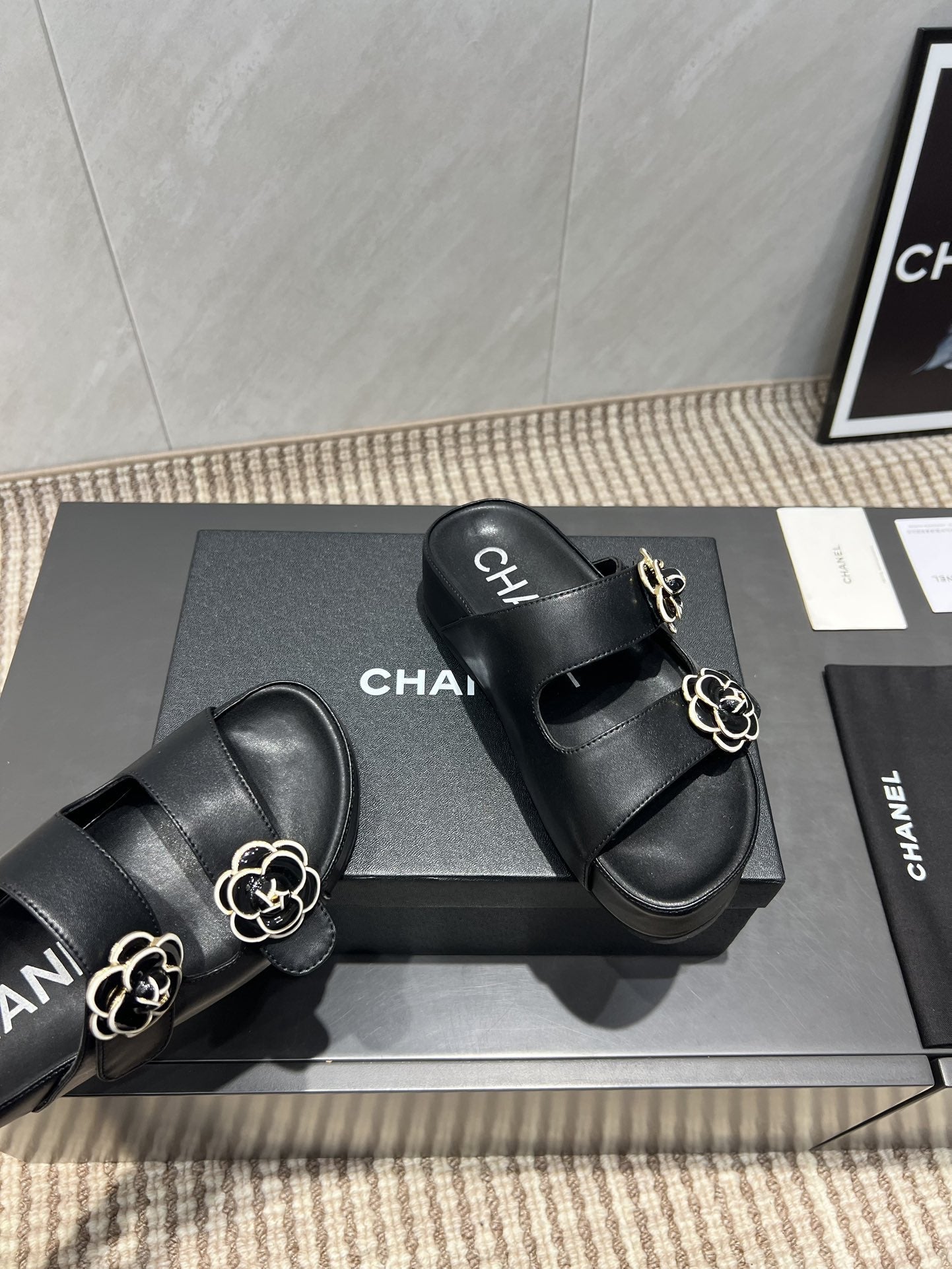 CC 25SS Flower Buckle Platform Beach Slides in Black Cowhide