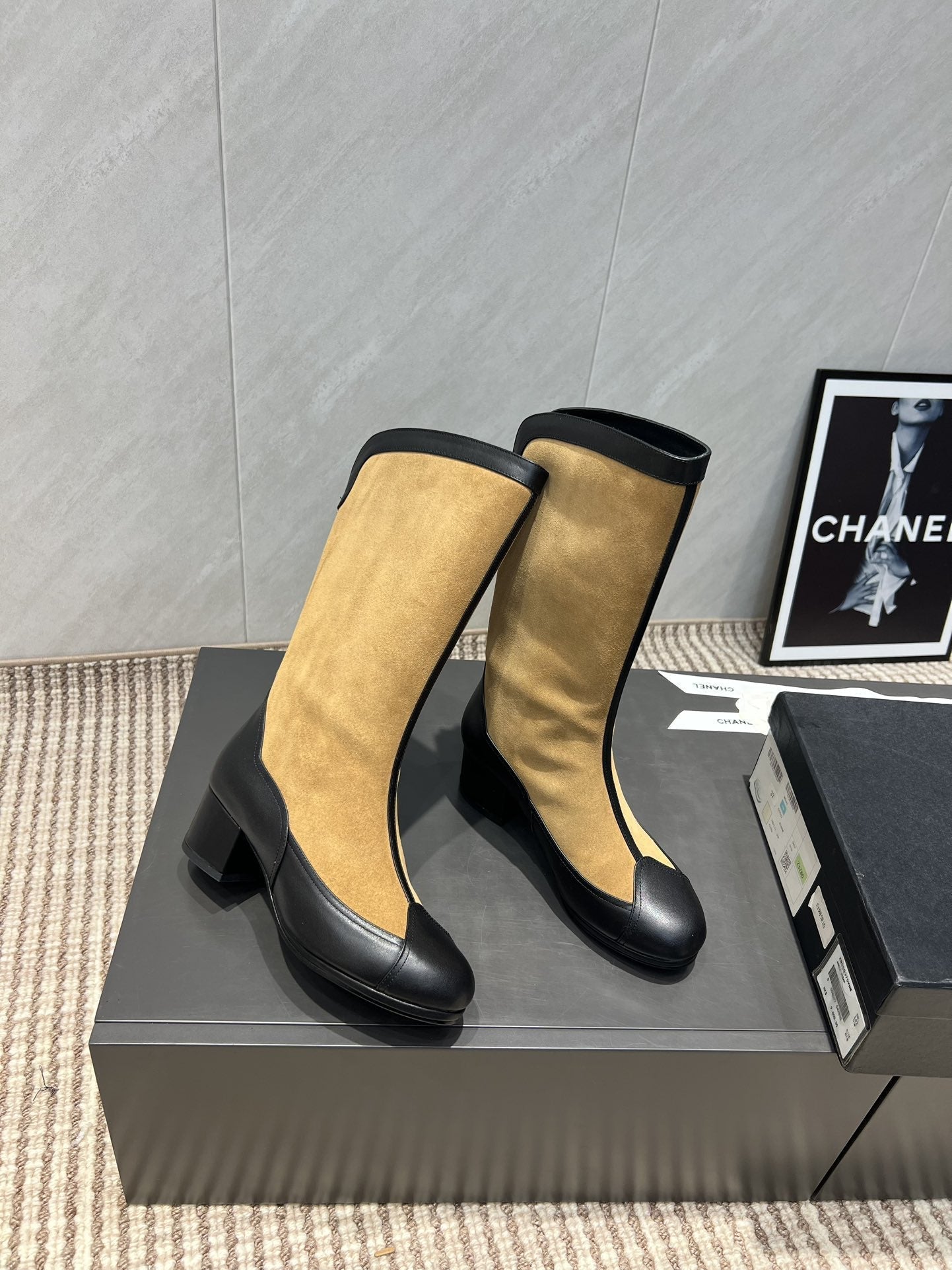 CC 25S Round Toe Mid-Heel Zippered High Boots in Brown Black Cowhide 442488