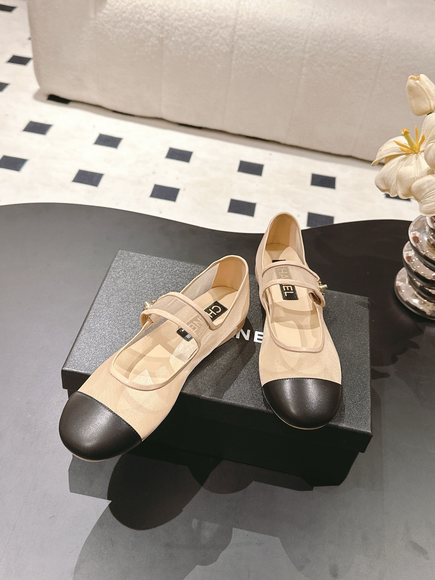 CC 25s Coco Beach Mary Jane Flats Beige and Black Mesh Cowhide 329017