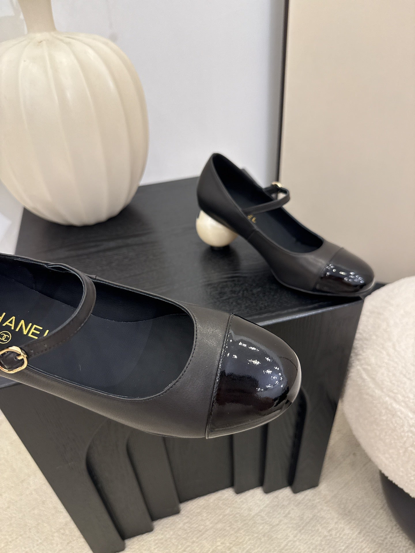CC 25A Double C Giant Pearl Heel Mary Janes Black Cowhide 127024