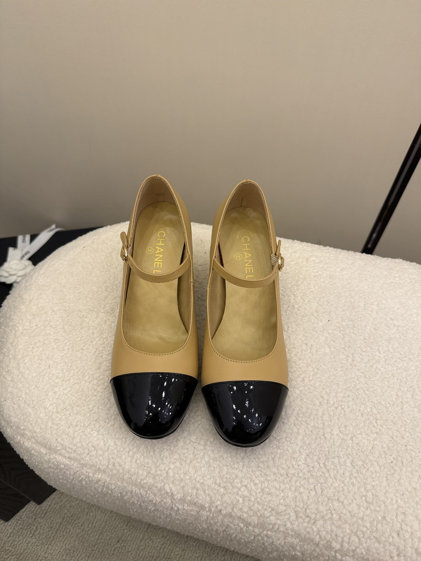 CC 25A Double C Giant Pearl Heel Mary Janes Beige Cowhide 127022