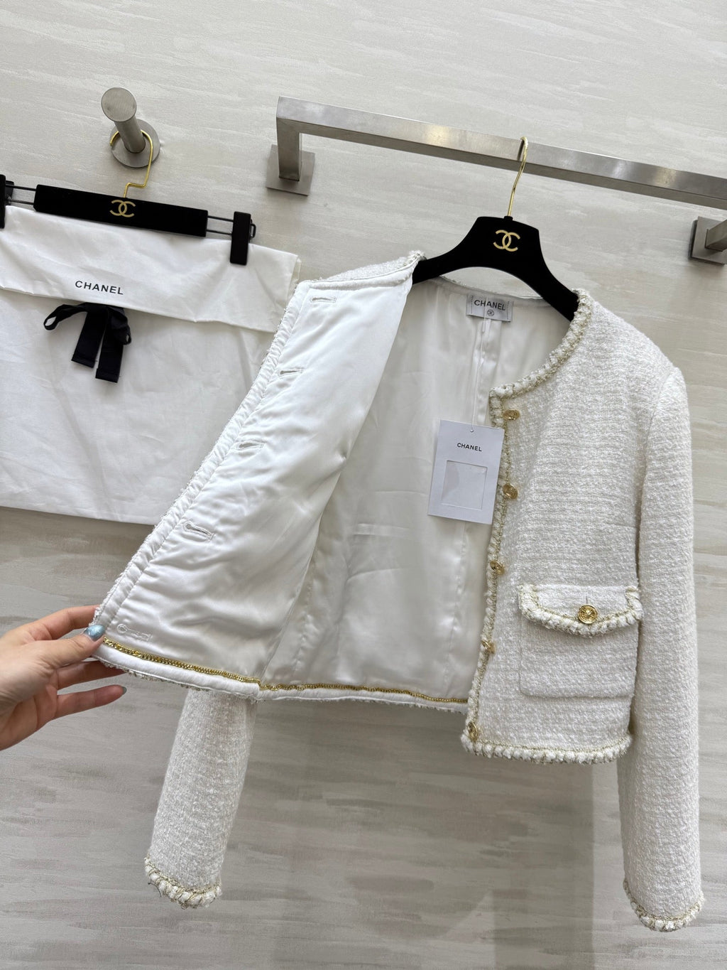 CC 25A Classic Round Neckline Short Jacket White Tweed