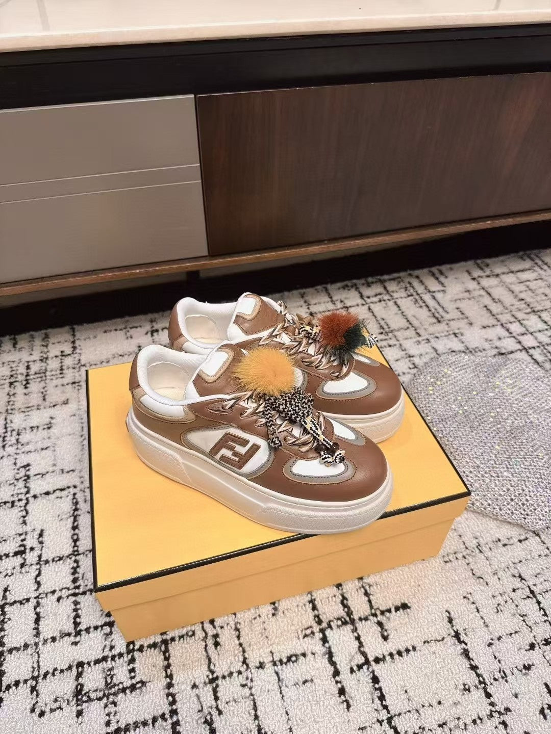 Fendi 25ss Thick-Sole Match Sneakers Coffee Brown Cowhide 470467
