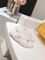 Fendi F013 2025ss Fluffy Slippers White Lambswool 467192