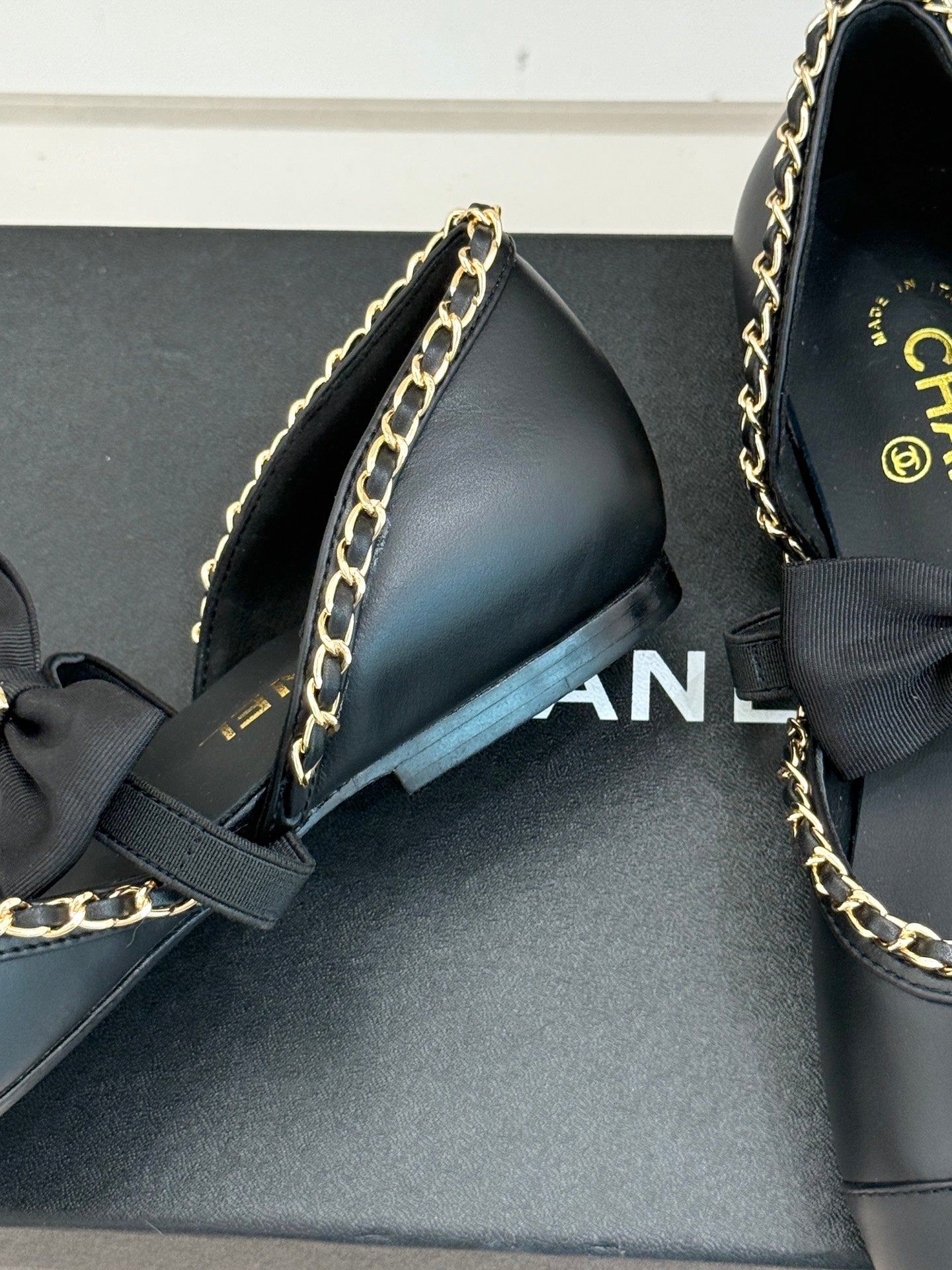 CC 25P Hollow Chain Bow Mary Janes Black Cowhide 473299