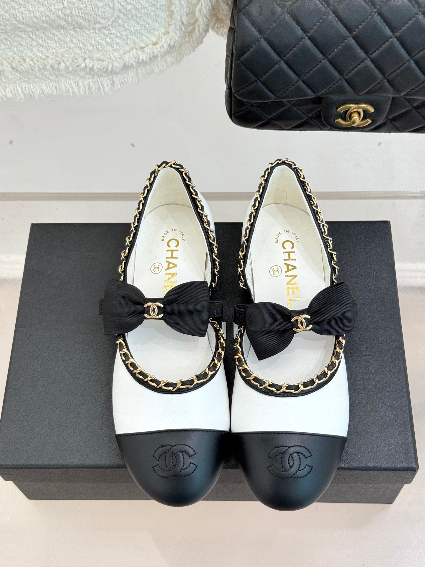 CC 25P Hollow Chain Bow Mary Janes White Cowhide 473298