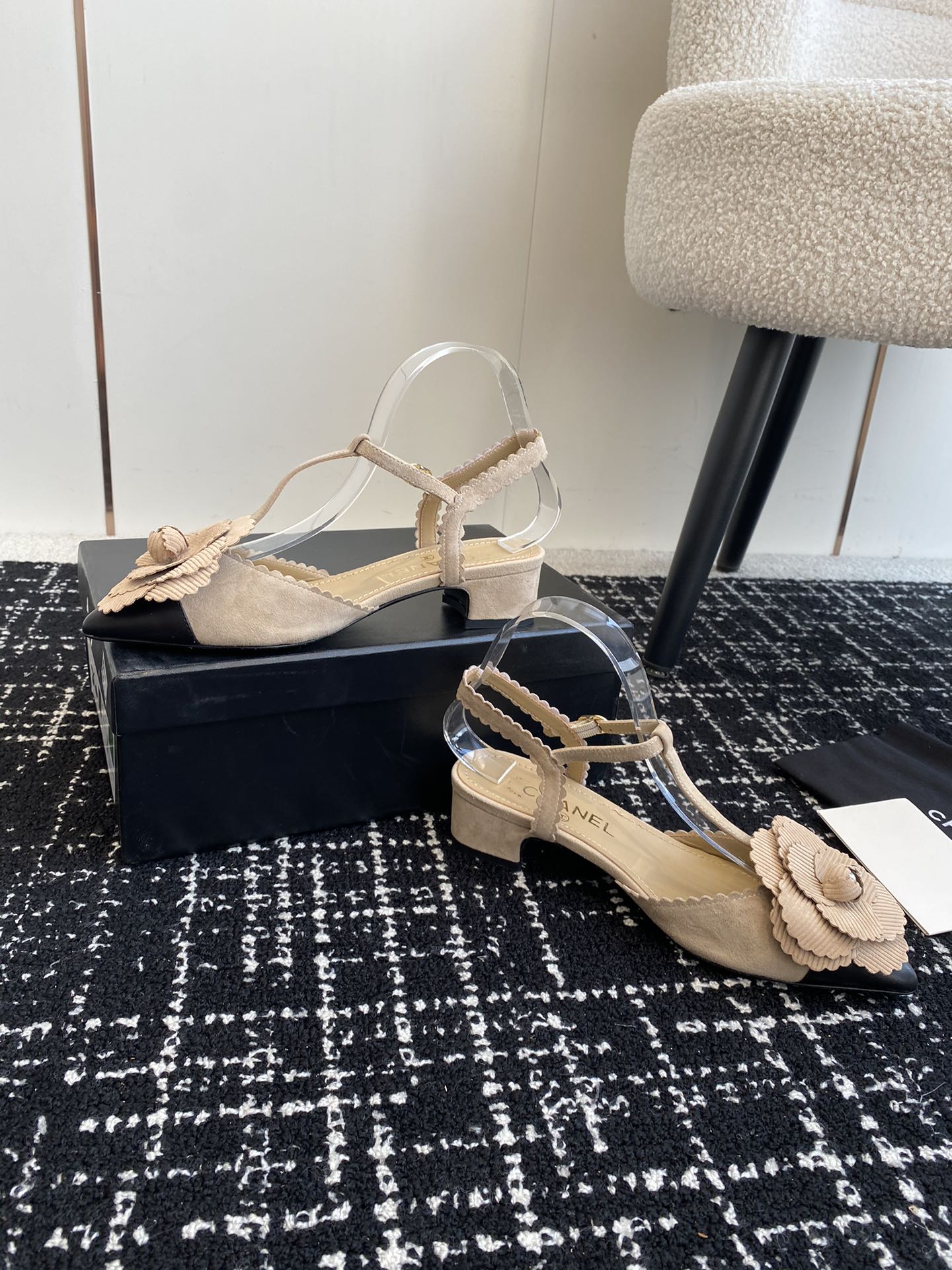 CC 25C Camellia Mid-Back Sandals Beige Suede With Flower 473435