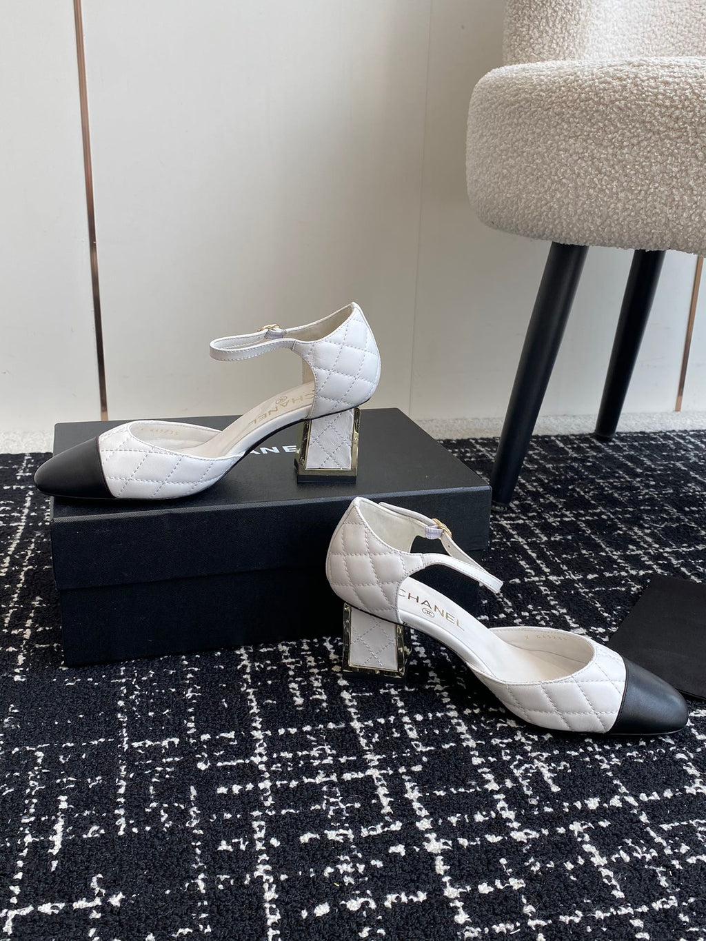 CC 25SS Diamond-Patterned Block-Heeled Mary Janes White Sheepskin 473432