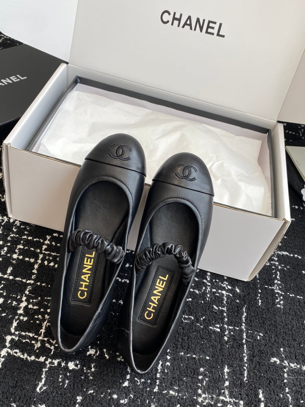 CC 25SS Embroidered Double C logo Mary Janes Black Sheepskin 473427