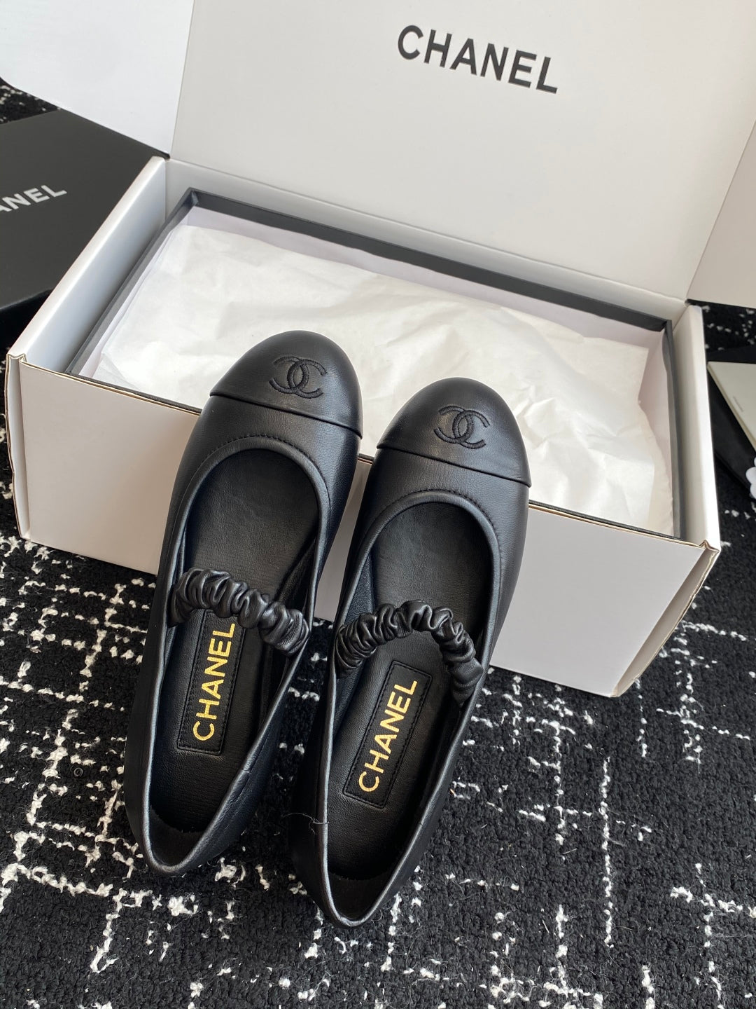 CC 25SS Embroidered Double C logo Mary Janes Black Sheepskin 473427