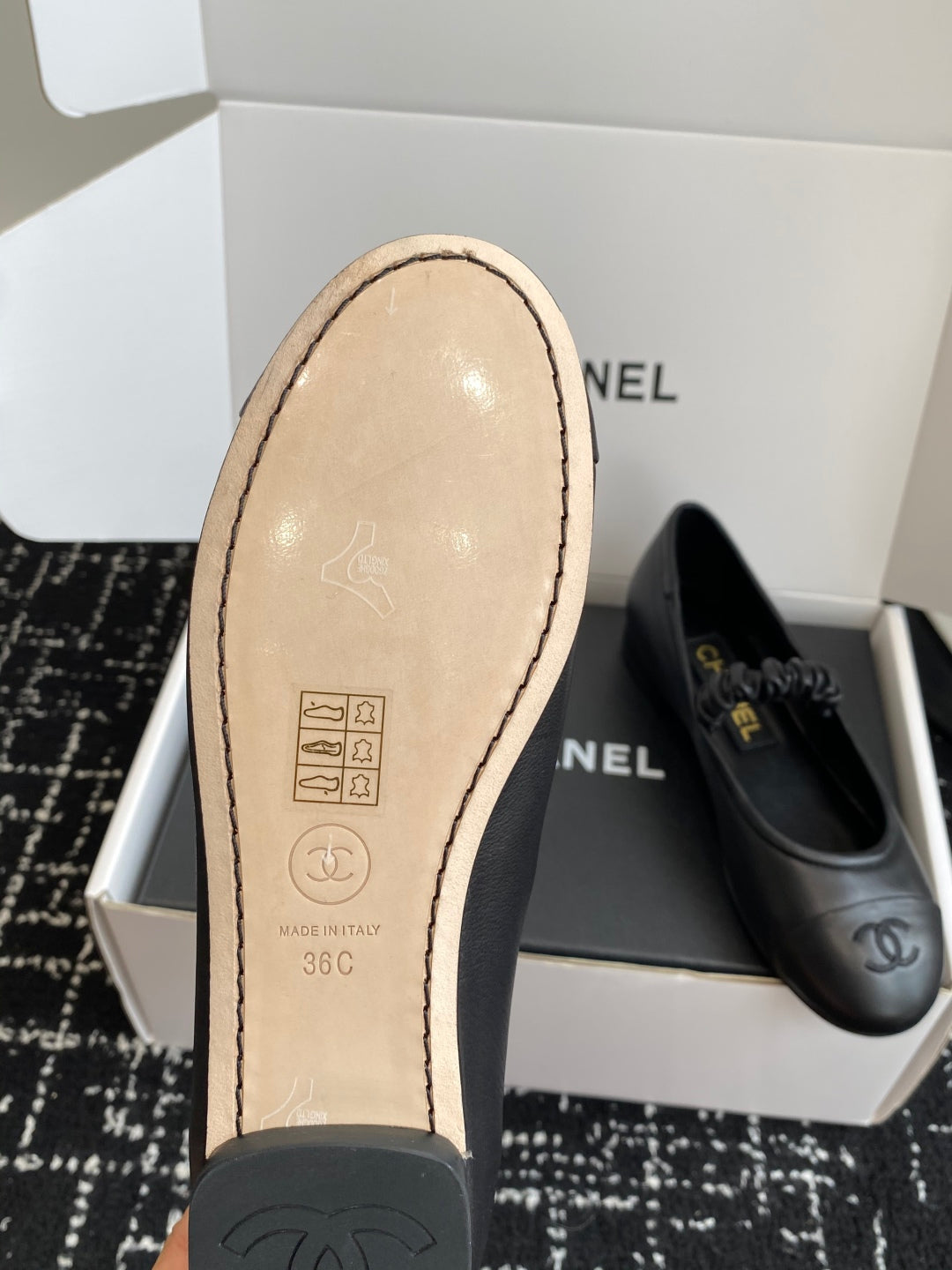 CC 25SS Embroidered Double C logo Mary Janes Black Sheepskin 473427