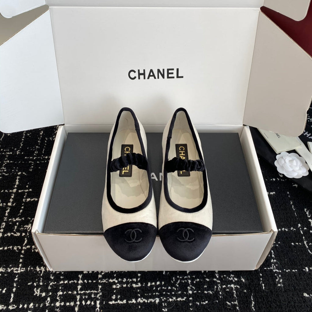 CC 25SS Embroidered Double C logo Mary Janes White Suede 473424