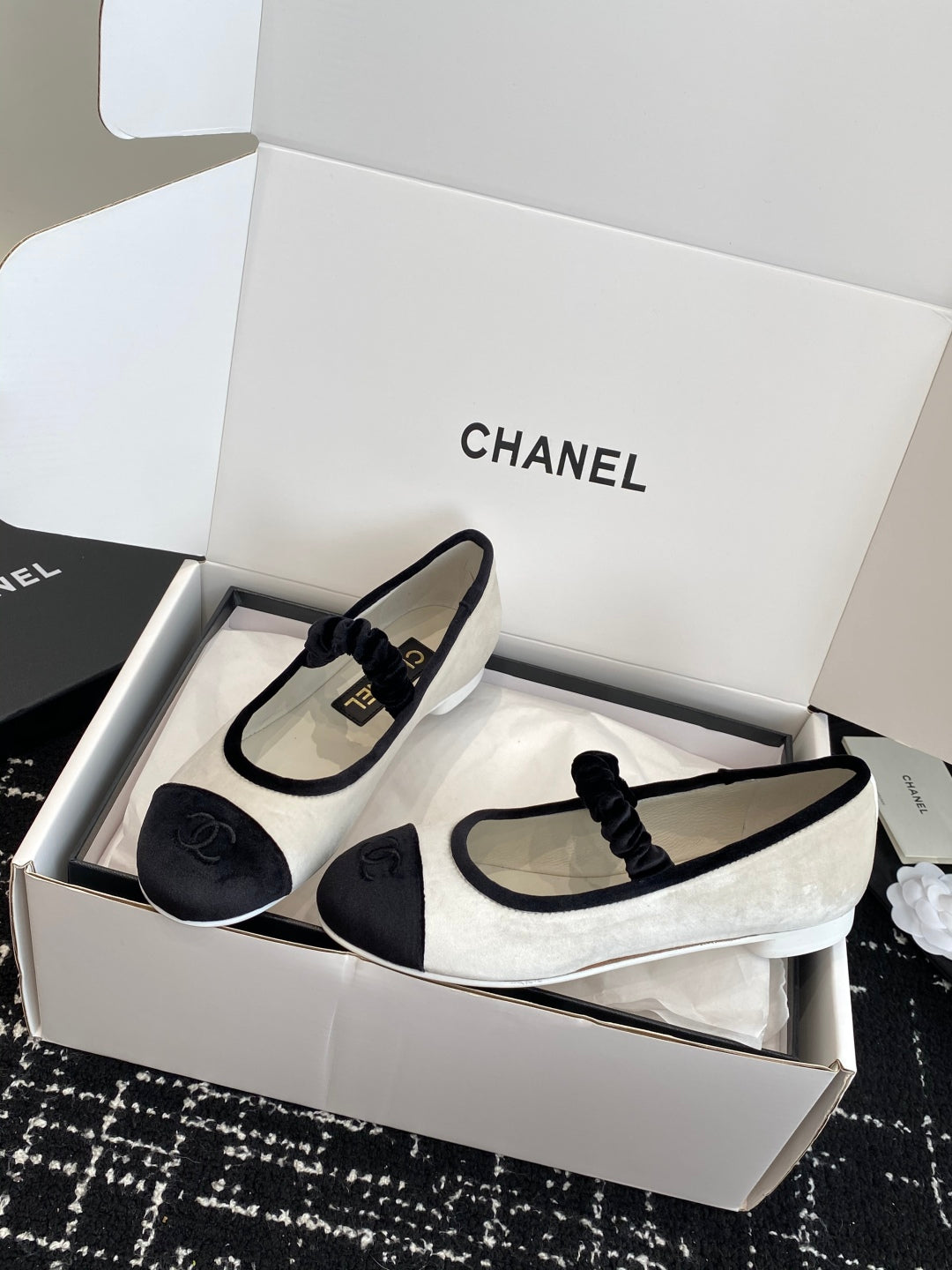 CC 25SS Embroidered Double C logo Mary Janes White Suede 473424
