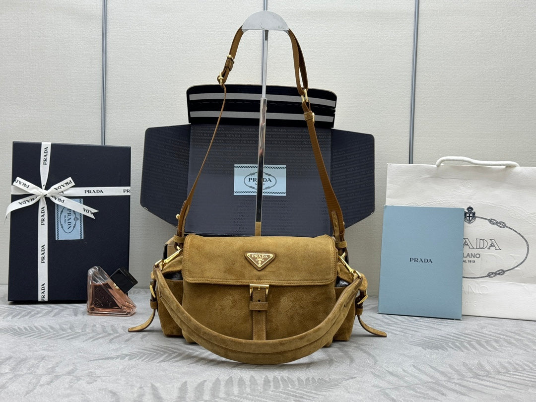 Pra Messenger Bag 30cm Cinnamon Suede 267417