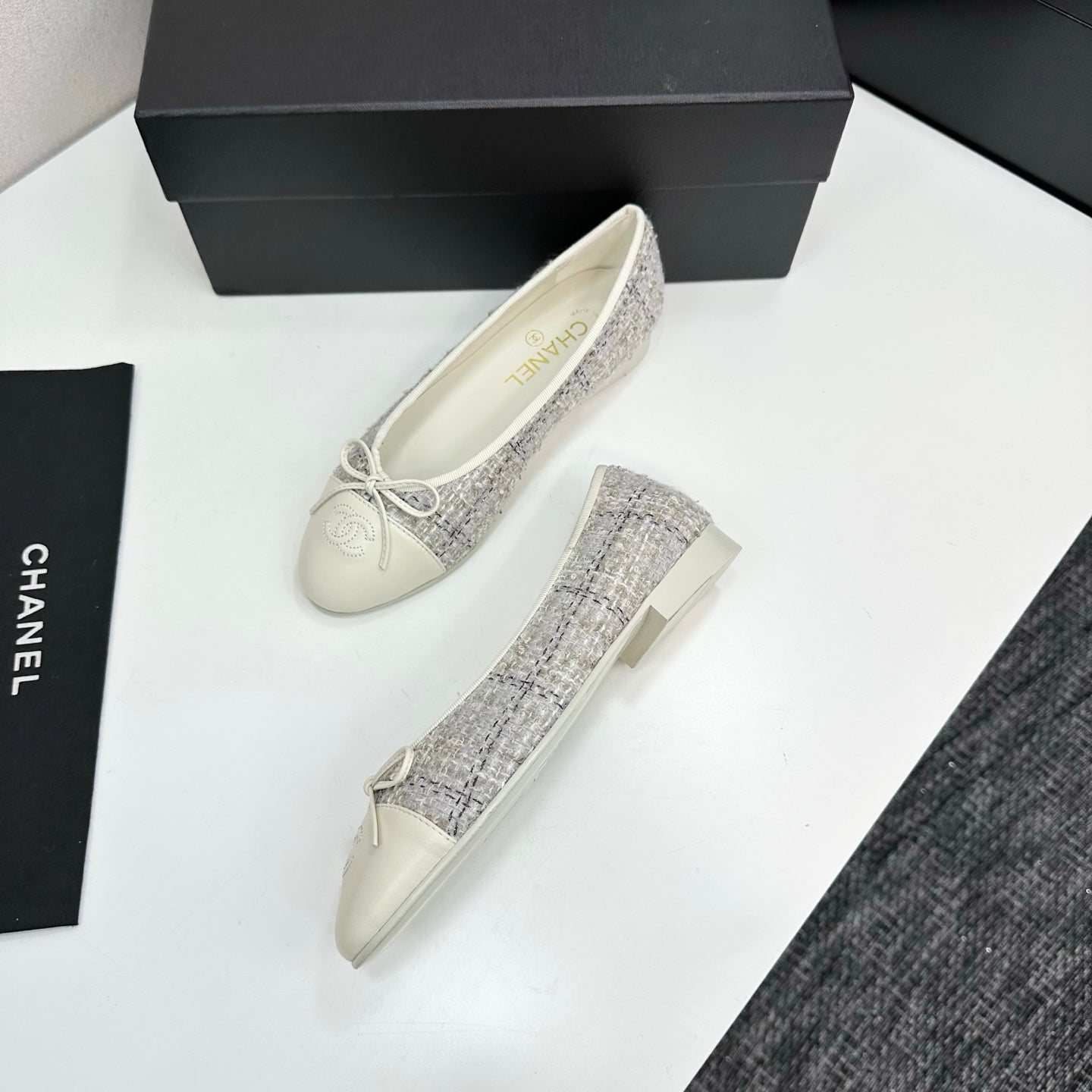 CC 25SS Classic Ballet Flat White Tweed Cowhide 490184