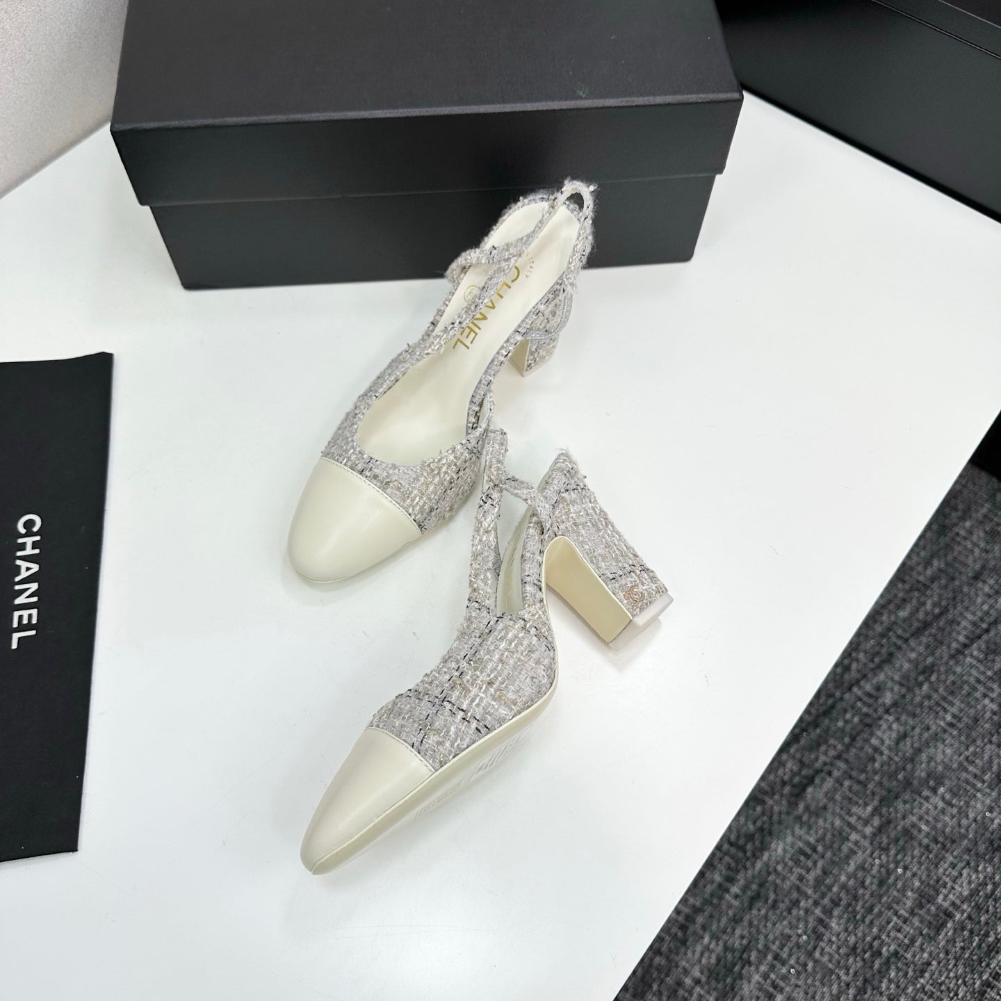 CC 25SS Classic Slingbacks 10cm High Heel White Tweed Cowhide 490183