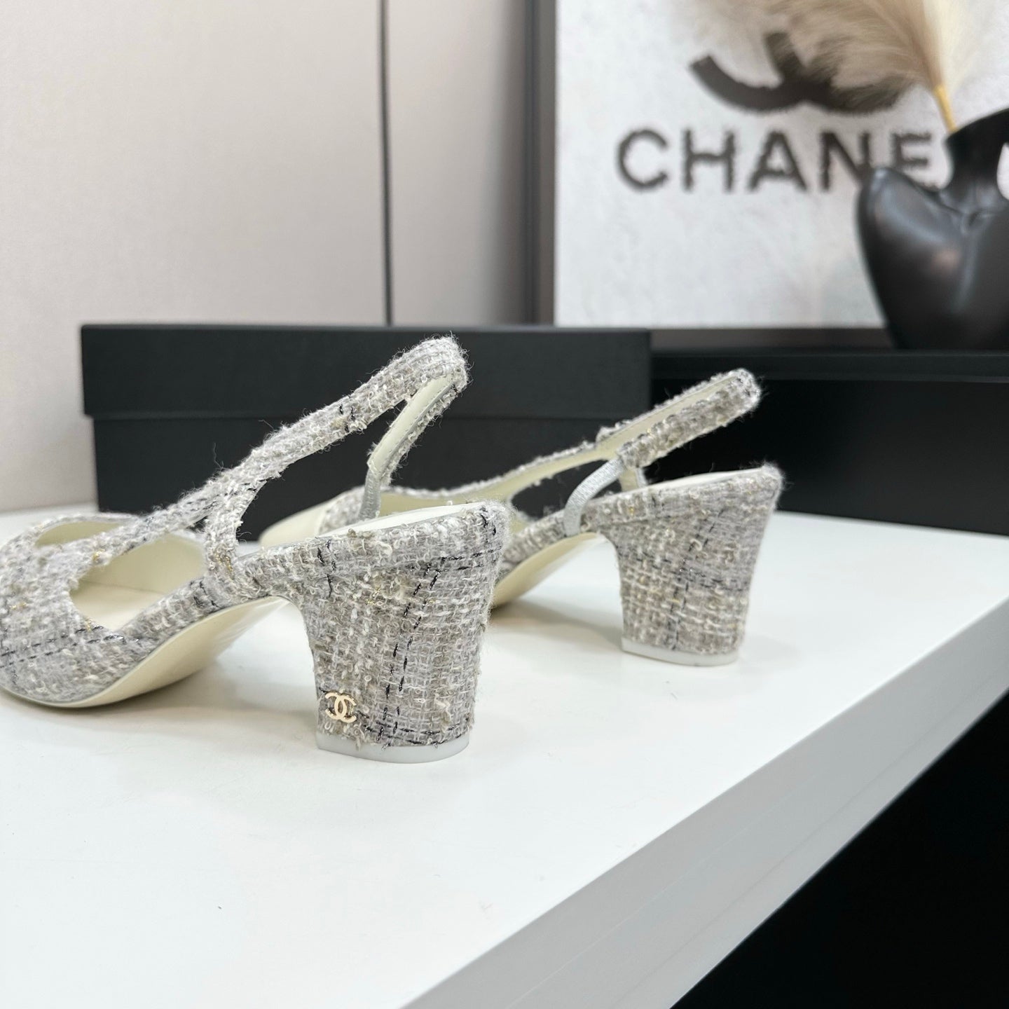 CC 25SS Classic Slingbacks 6cm High Heel White Tweed Cowhide 490182