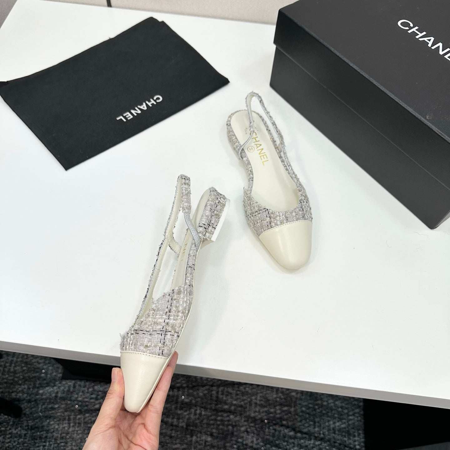CC 25SS Classic Slingbacks Flats White Tweed Cowhide 490181