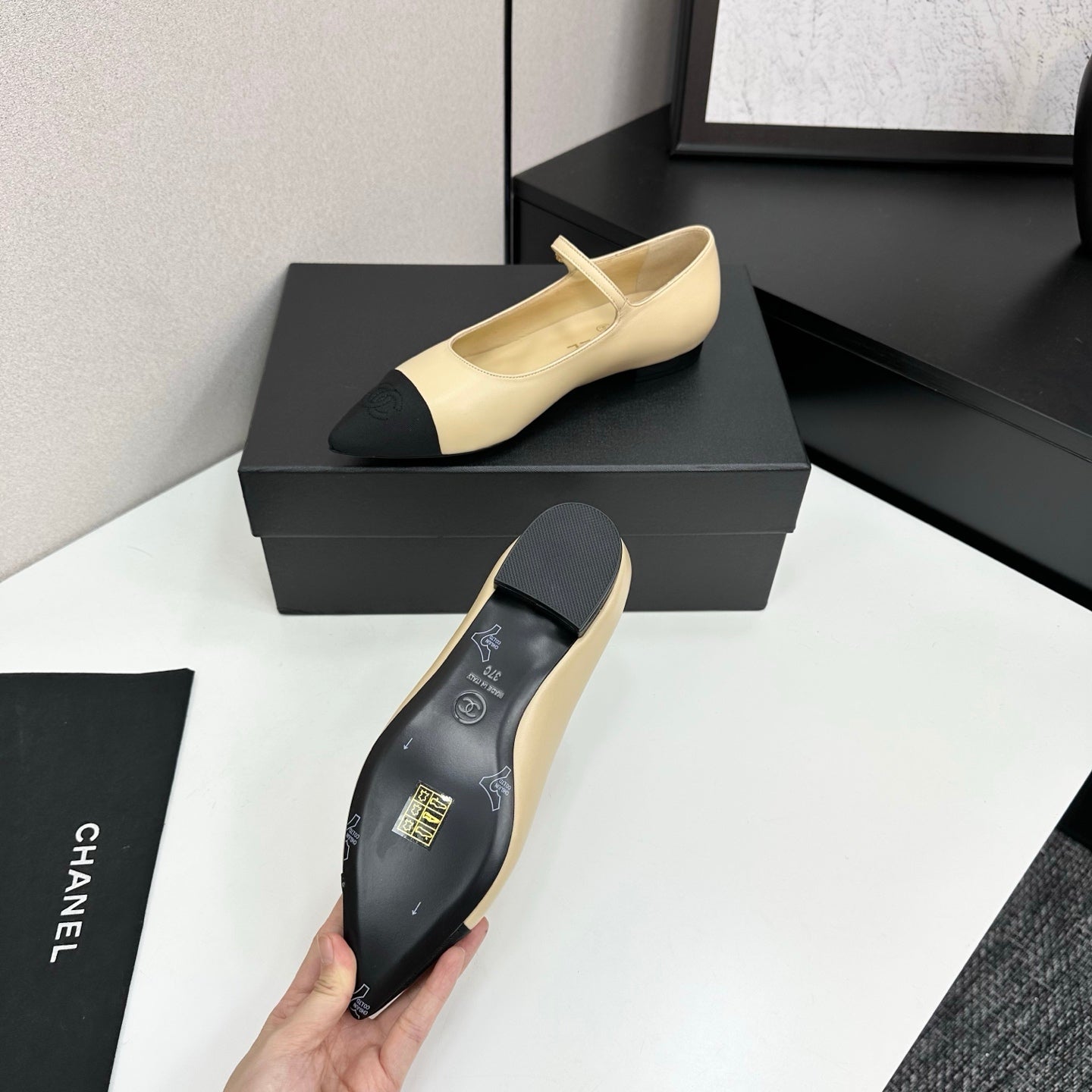 CC 25SS Pointed-Toe Mary Janes Beige Cowhide 490141