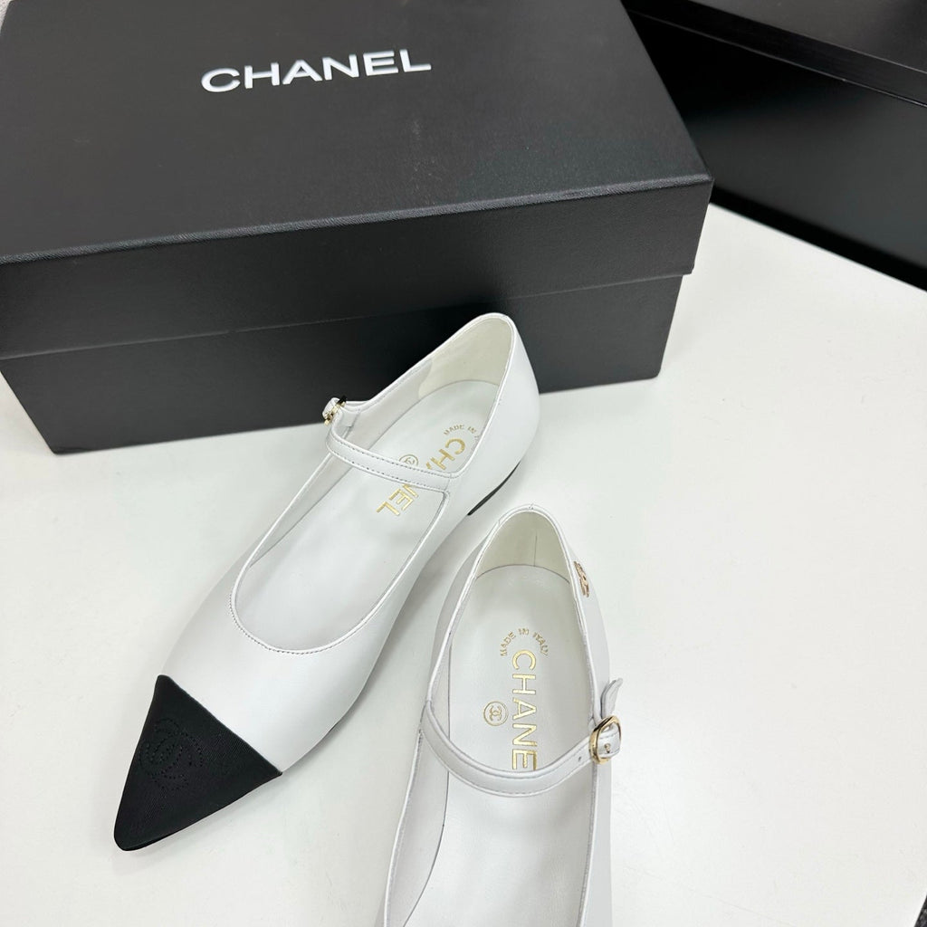 CC 25SS Pointed-Toe Mary Janes White Cowhide 490138