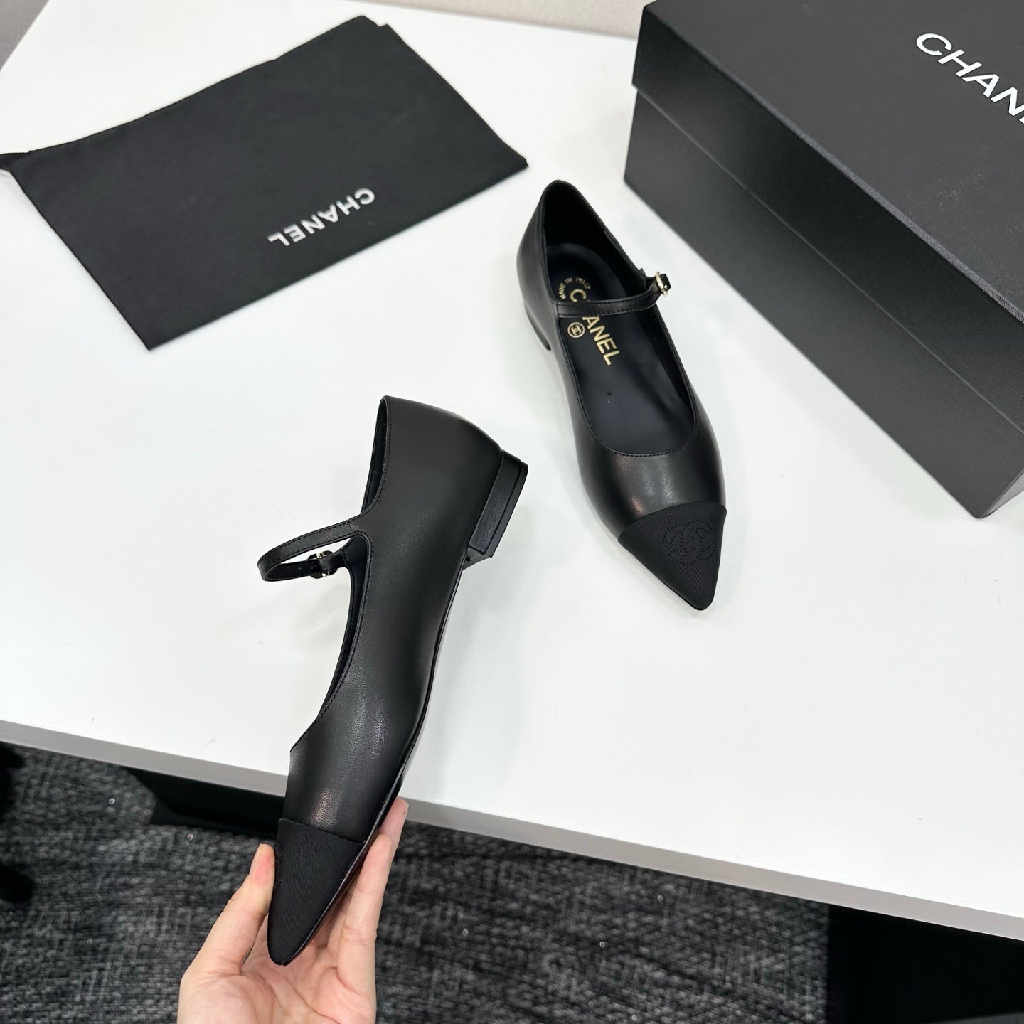 CC 25SS Pointed-Toe Mary Janes Black Cowhide 490137