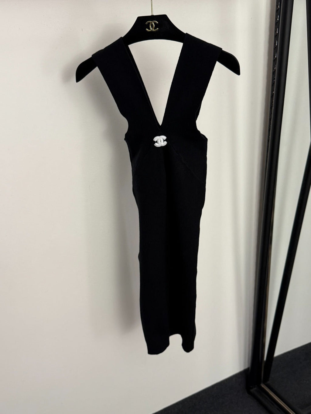 CC Patch Deep V-neck Hip-hugging Knitted Suspender Dress
