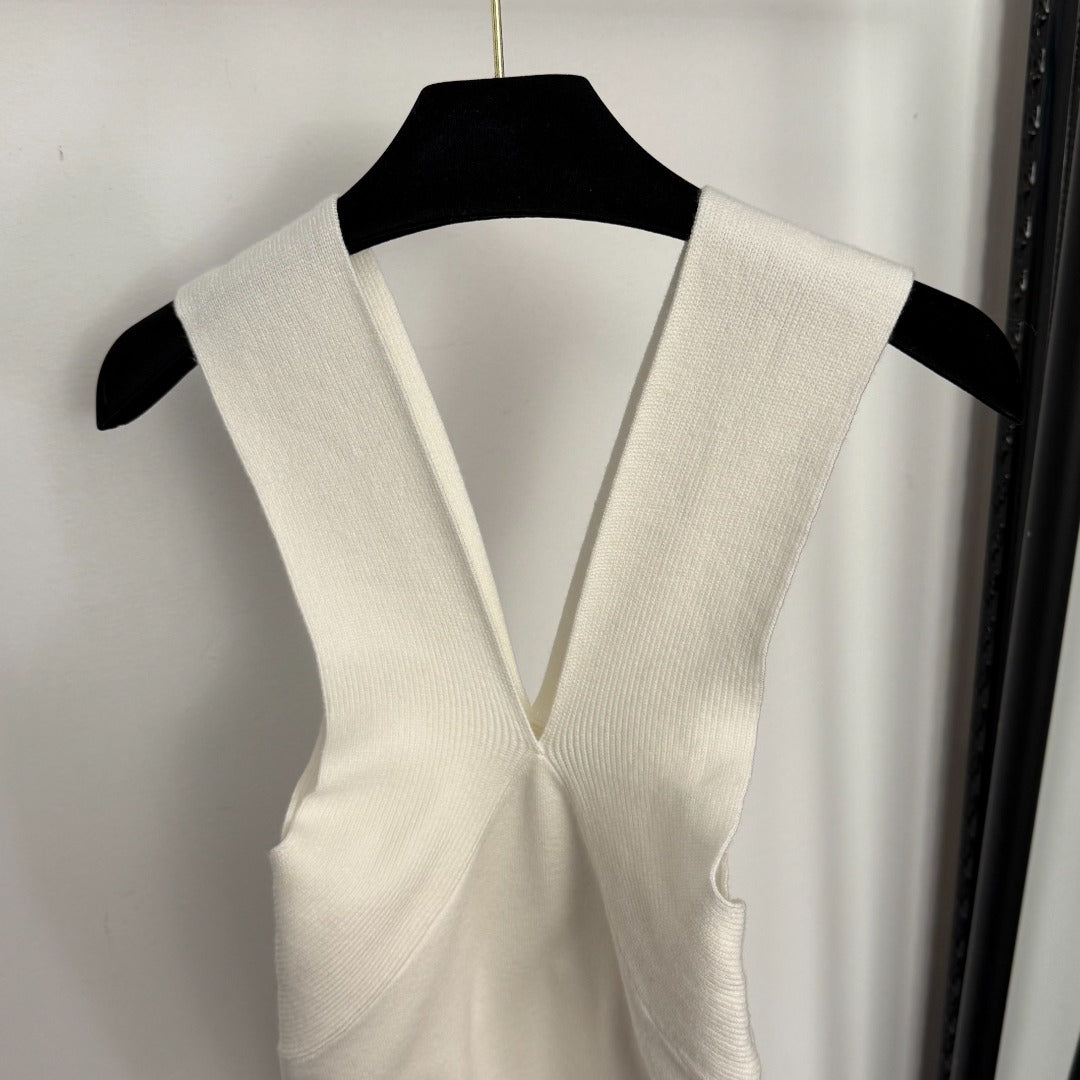 CC Patch Deep V-neck Hip-hugging Knitted Suspender Dress