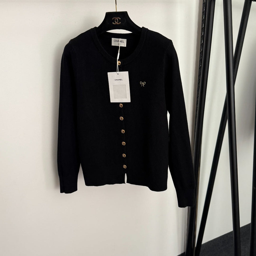 CC Bow Single-Breasted Round Neck Long-Sleeved Knit Cardigan