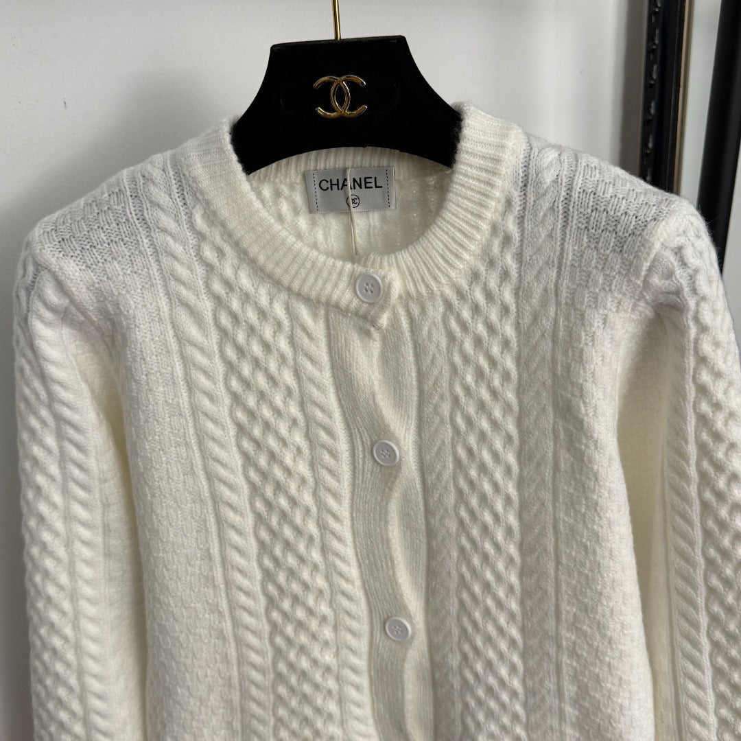 CC Double-Pocket Long-sleeved Cable-knit Cardigan
