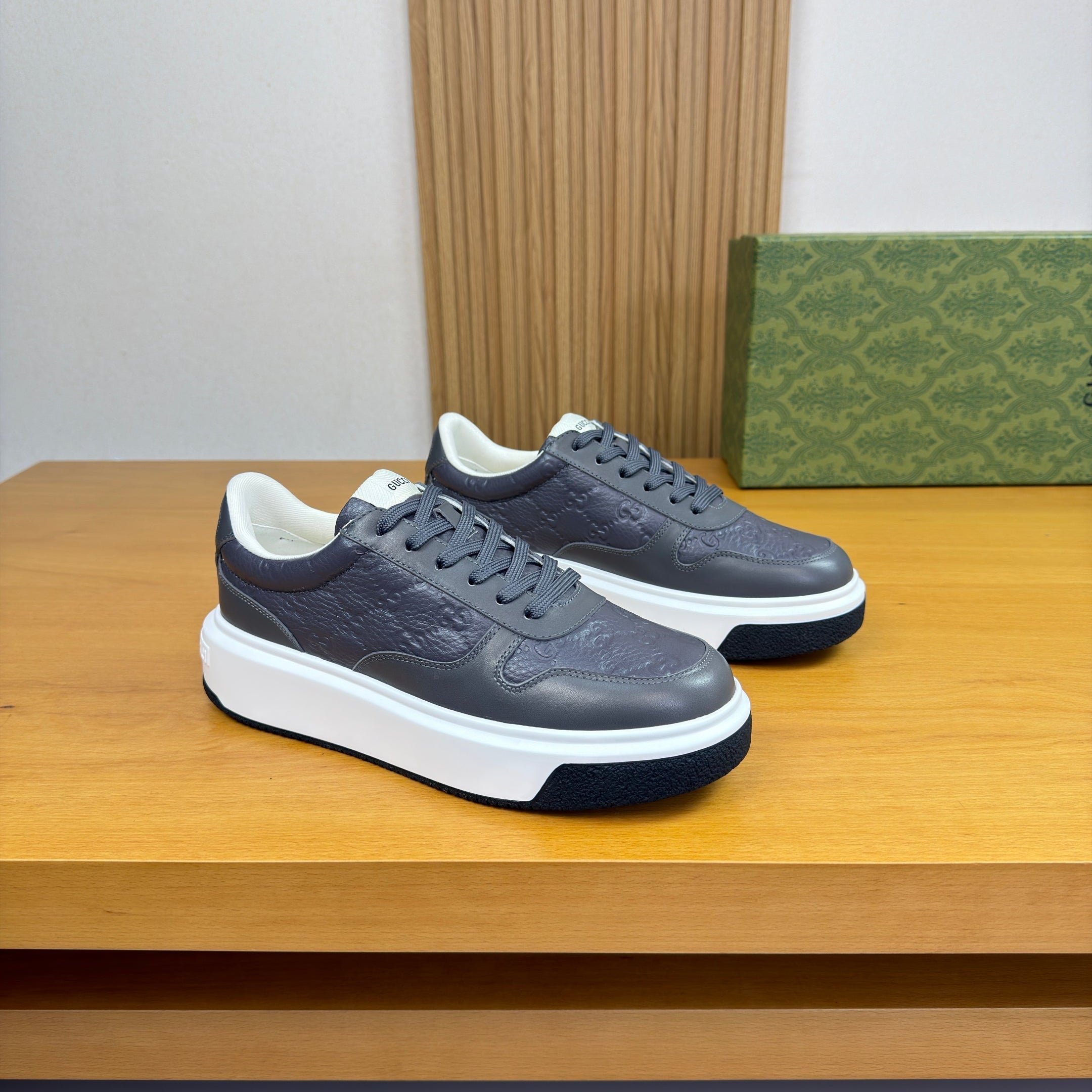 GG SNEAKER GREY NAPPA LEATHER 194555