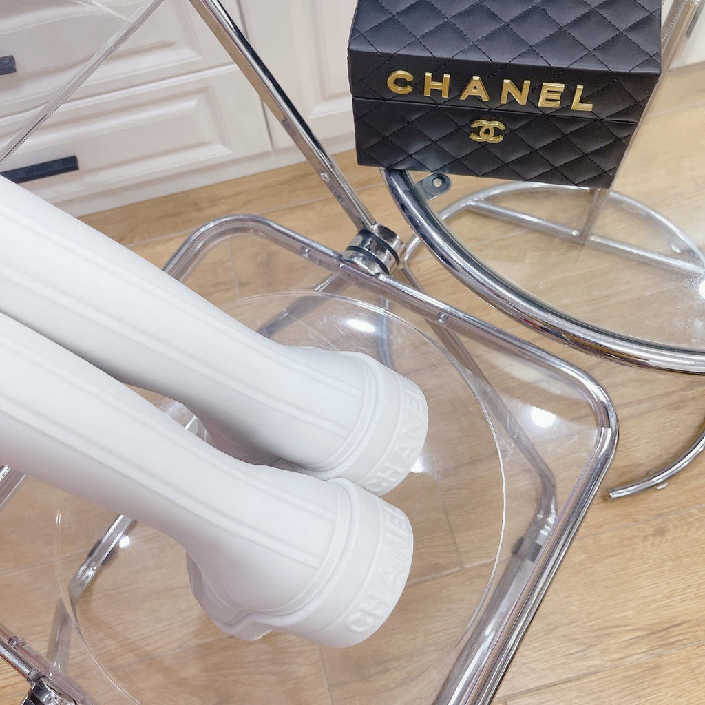 Chanel 26   Rain Boots White Sheepskin 476068