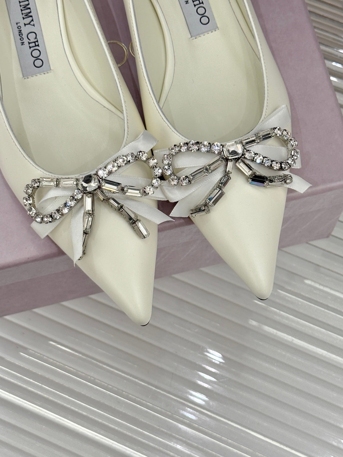 Jimmy Choo 26WF Pointed Toe Rhinestone Bow Chunky Heel White  Sheepskin 573542