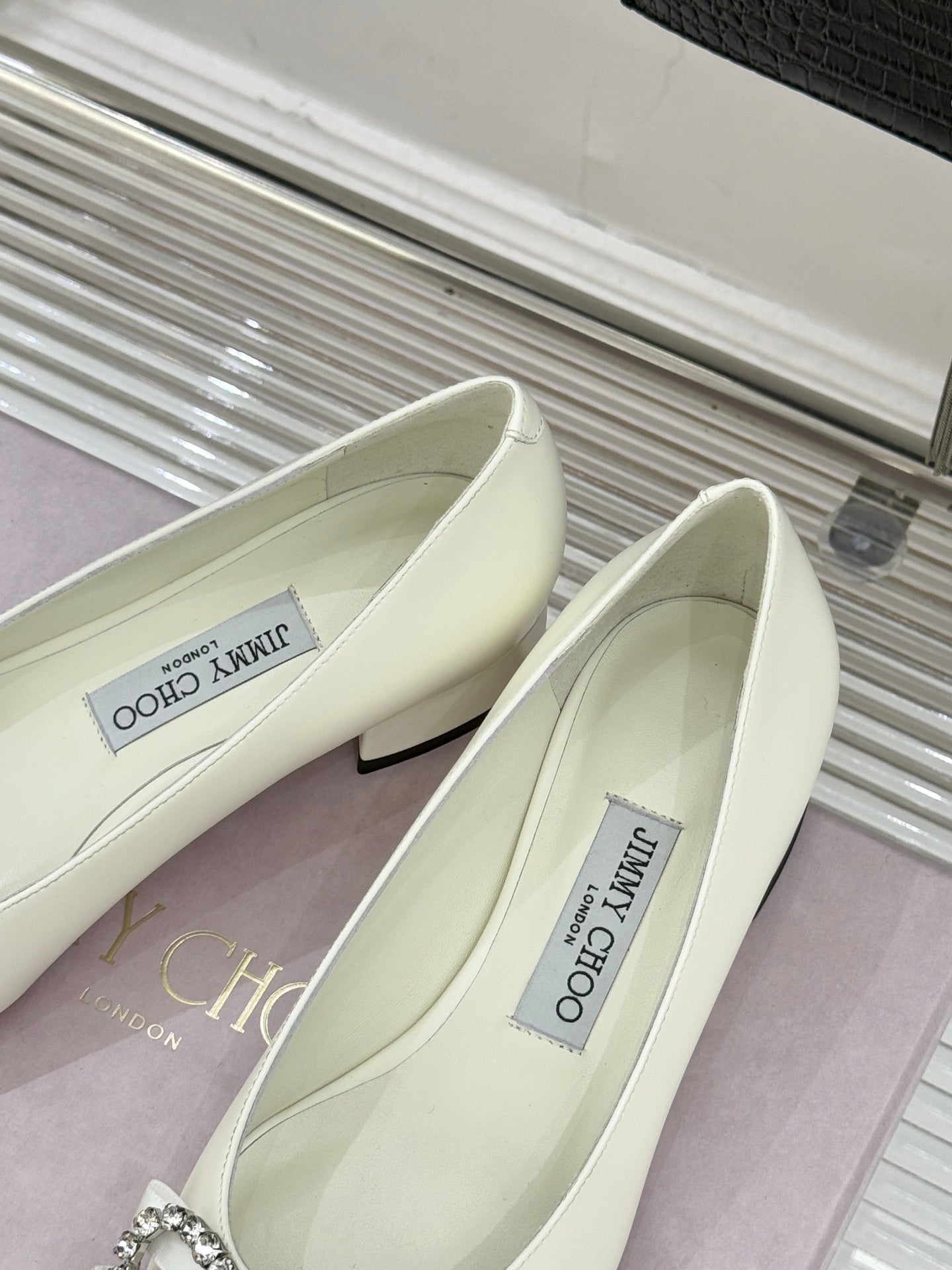 Jimmy Choo 26WF Pointed Toe Rhinestone Bow Chunky Heel White  Sheepskin 573542