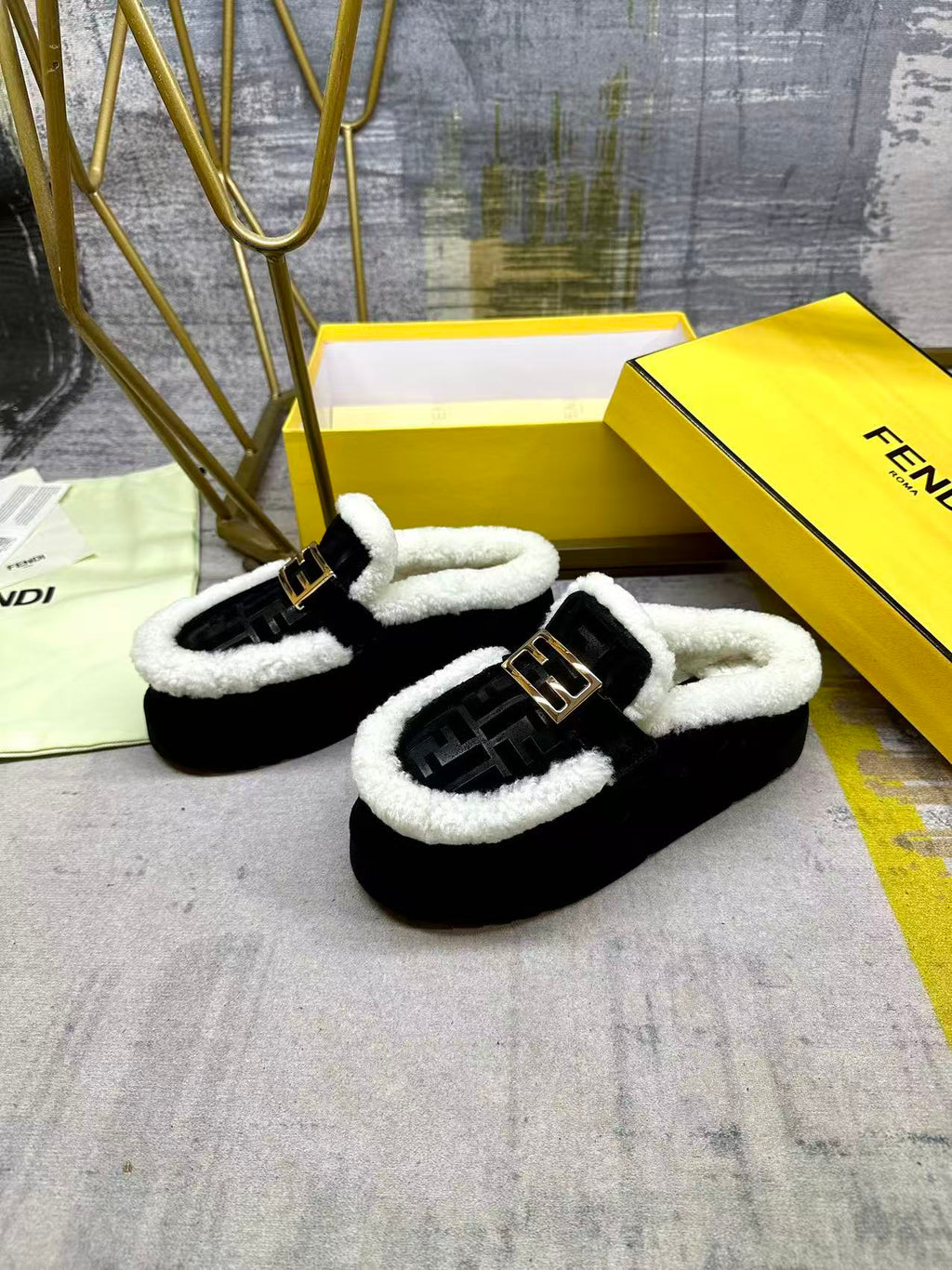 Fendi Round-toe Flat Mules Black Suede 575427