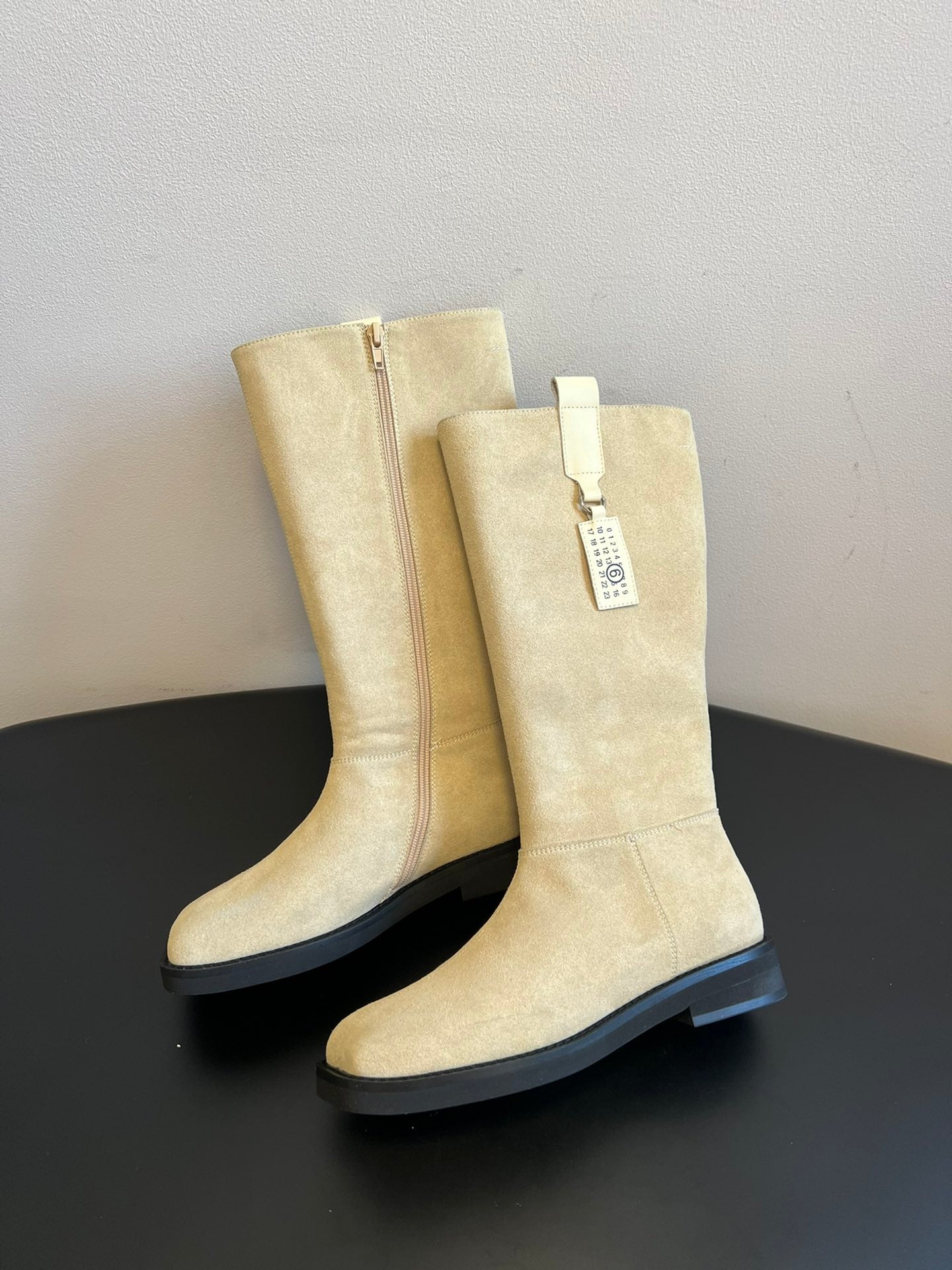 Maison Margiel 25ss Cool Square Toe Tall Riding Boots Off-white Suede 580412