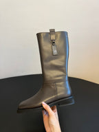 Maison Margiel 25ss Cool Square Toe Tall Riding Boots Dark Gray Glossy Leather 580414