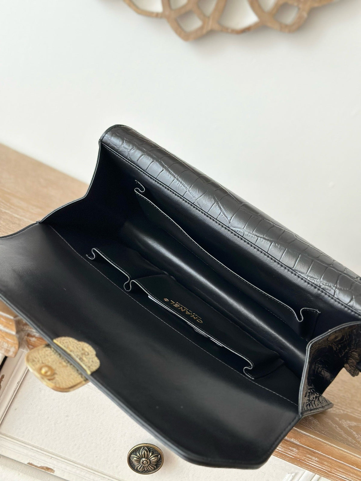 Chanel   Crocodile-embossed Black Clutch Bag Cowhide 275840