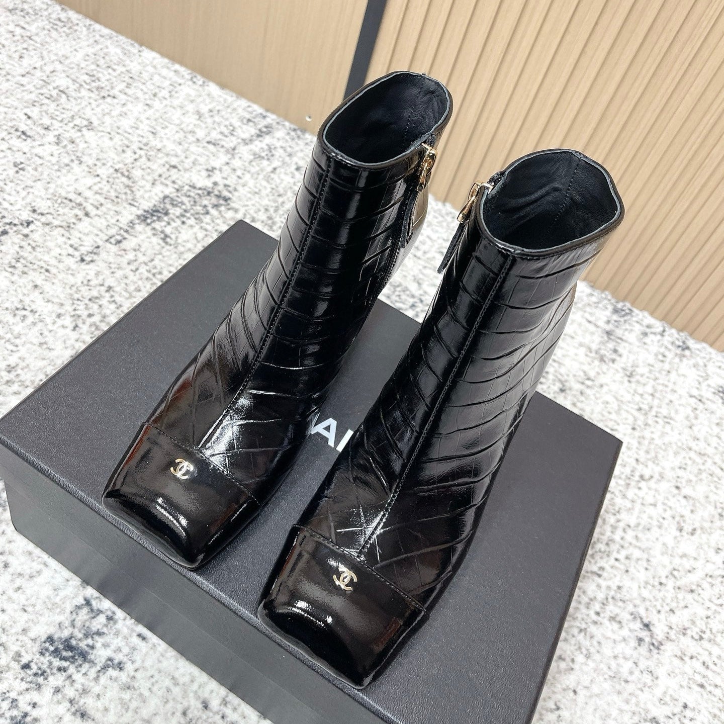 CHANEL Fall/Winter Chelsea Black Short Boots in Cowhide 591404