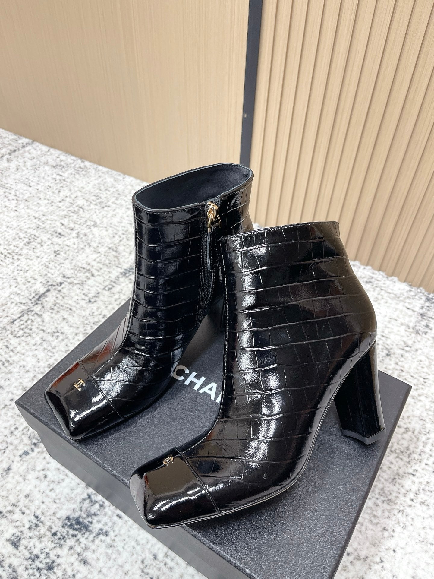 CHANEL Fall/Winter Chelsea Black Short Boots in Cowhide 591404