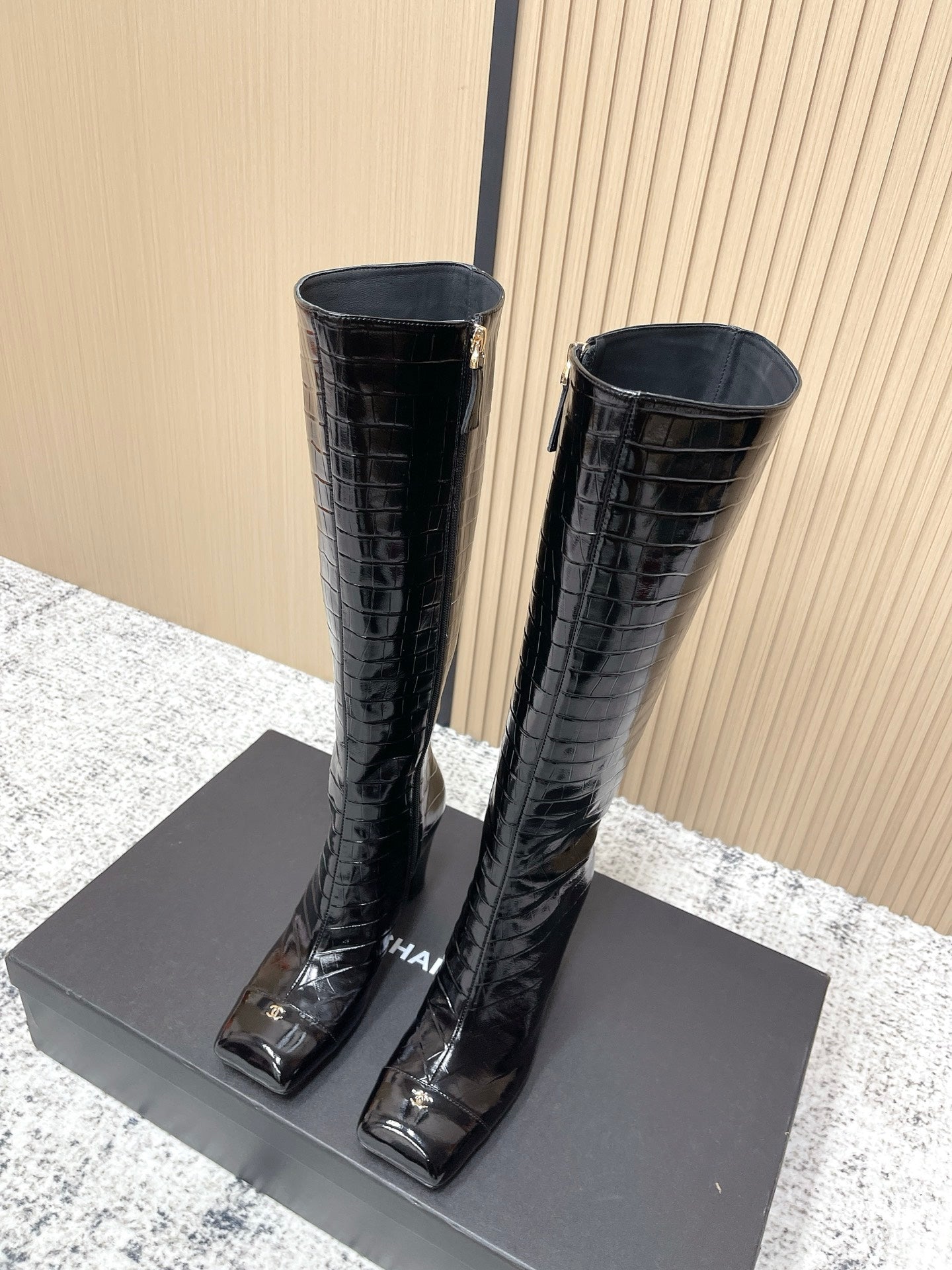 CHANEL Fall/Winter Chelsea Black High Boots in Cowhide 591402