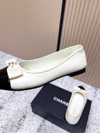 Chanel Interlocking CC Logo White Black Ballet Flat in Lambskin 591389