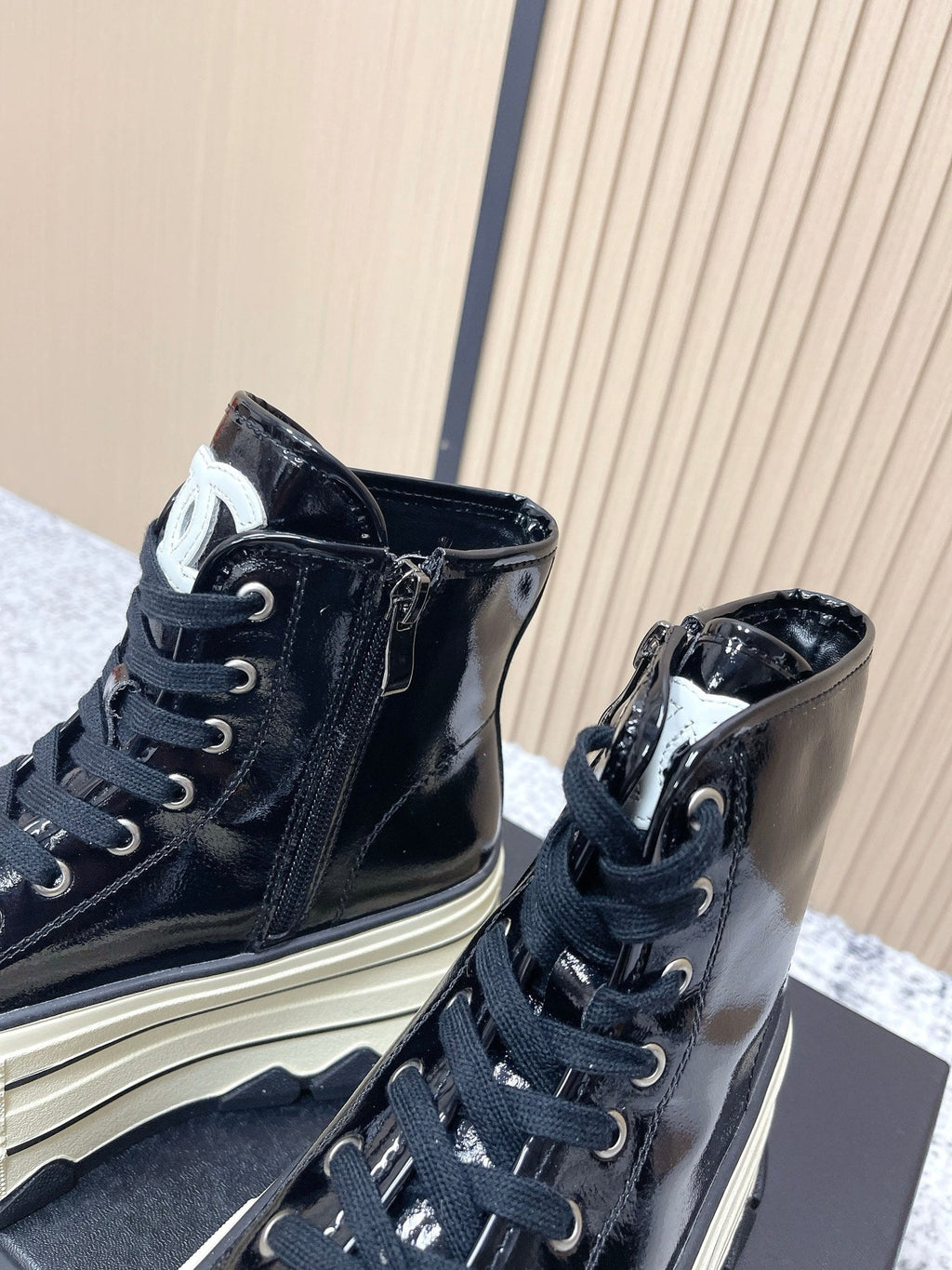 Chanel Platform High-Top Casual Black Sneakers in Cowhide 591371