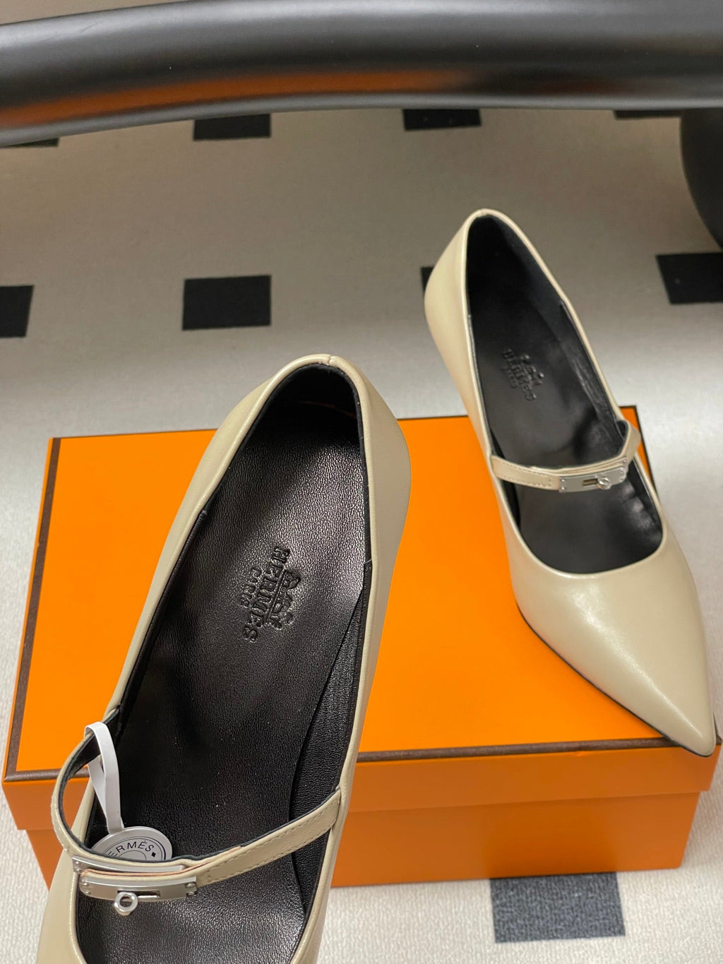 HM 26 Majeste 60 Pump Beige in Calfskin 593829