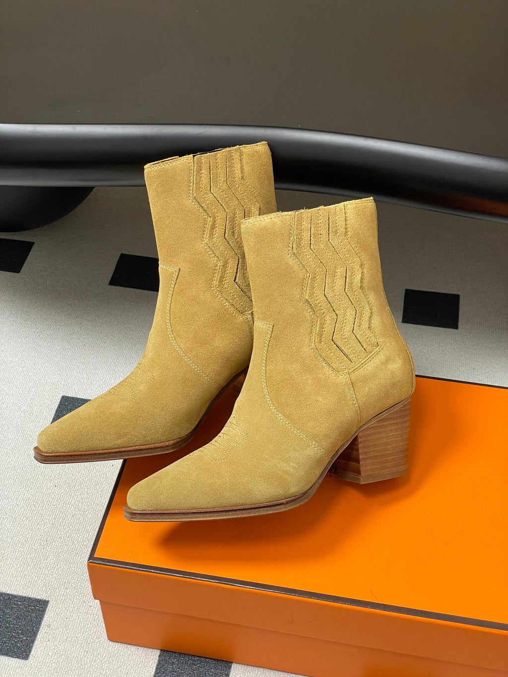 HM Lissa Chelsea Boots 70 Beige in Suede 593783
