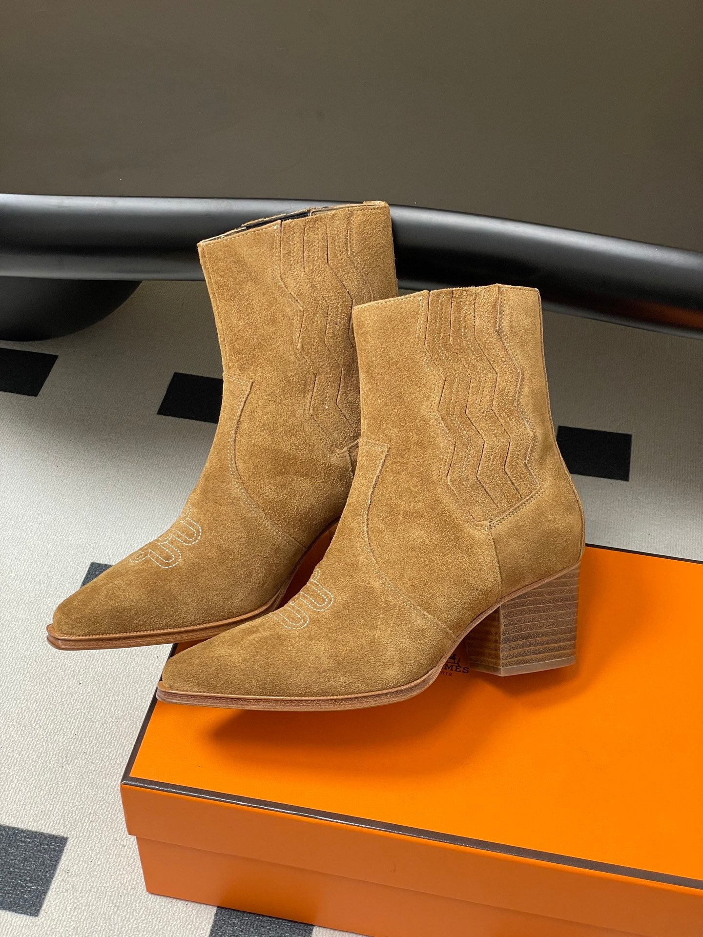 HM Lissa Chelsea Boots 70 Light Brown in Suede 593785