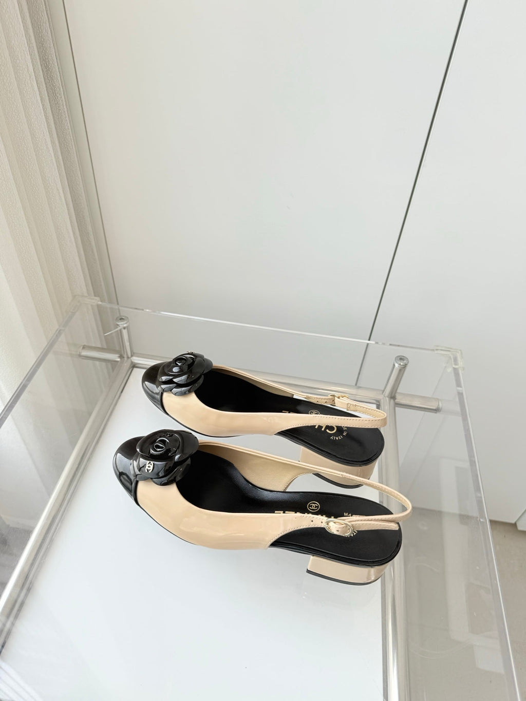 Chanel 26 Camellia High Heels 35 Beige Black in Patent Leather 597417