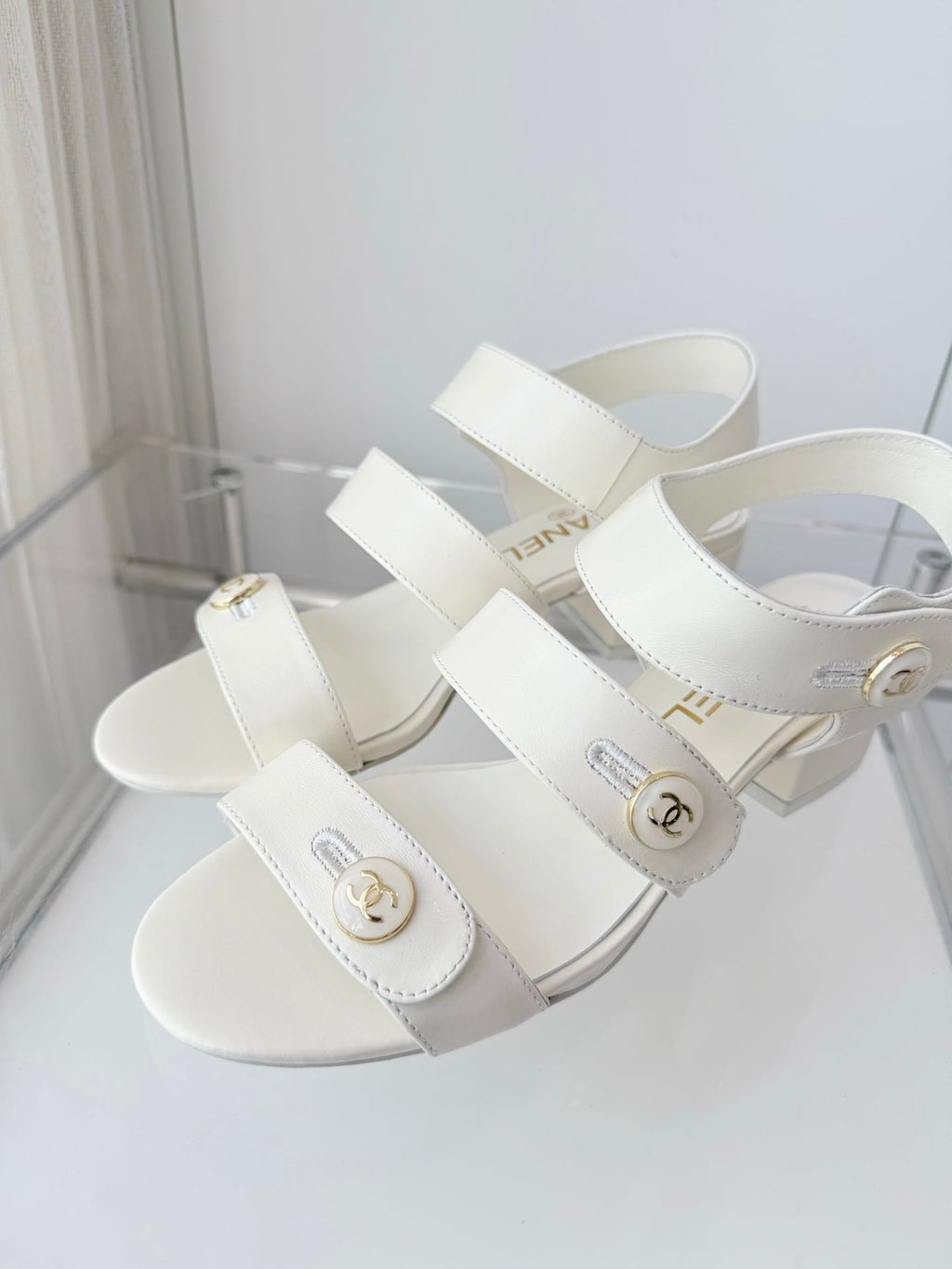 Chanel 26 Turnlock 40 White Sandal Heels in Lambskin 597402